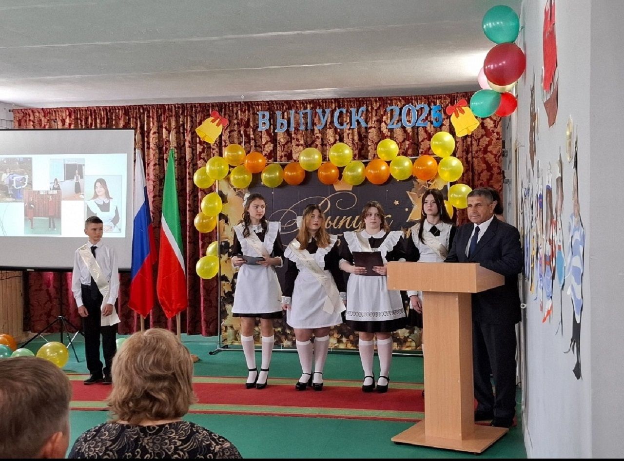 Выпускников Лаишевского района поздравили с окончанием школы