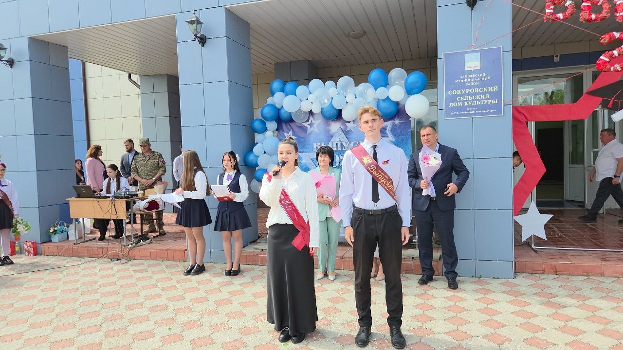 В Лаишевском районе к Последнему звонку провели акцию «Самолетик будущего»