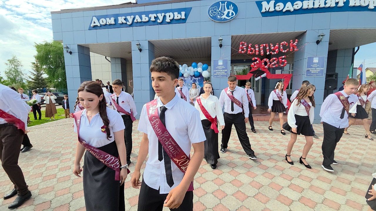 В Лаишевском районе к Последнему звонку провели акцию «Самолетик будущего»