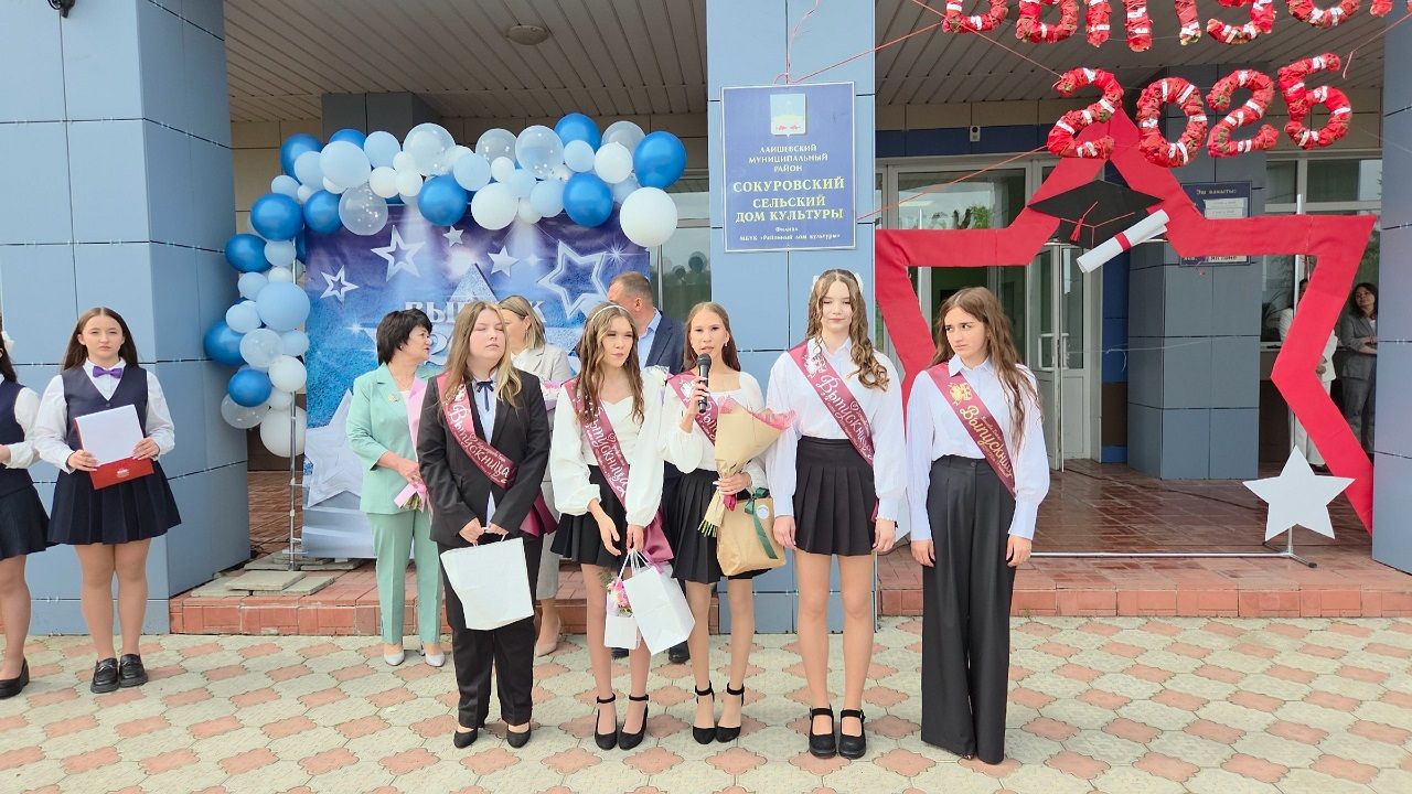 В Лаишевском районе к Последнему звонку провели акцию «Самолетик будущего»