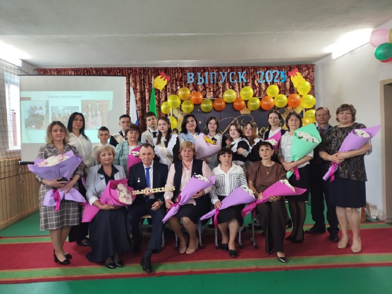 Выпускников Лаишевского района поздравили с окончанием школы