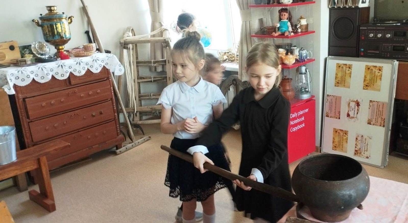 Яшь тикшеренүчеләр Орел мәдәният йортында туган якта экскурсиядә