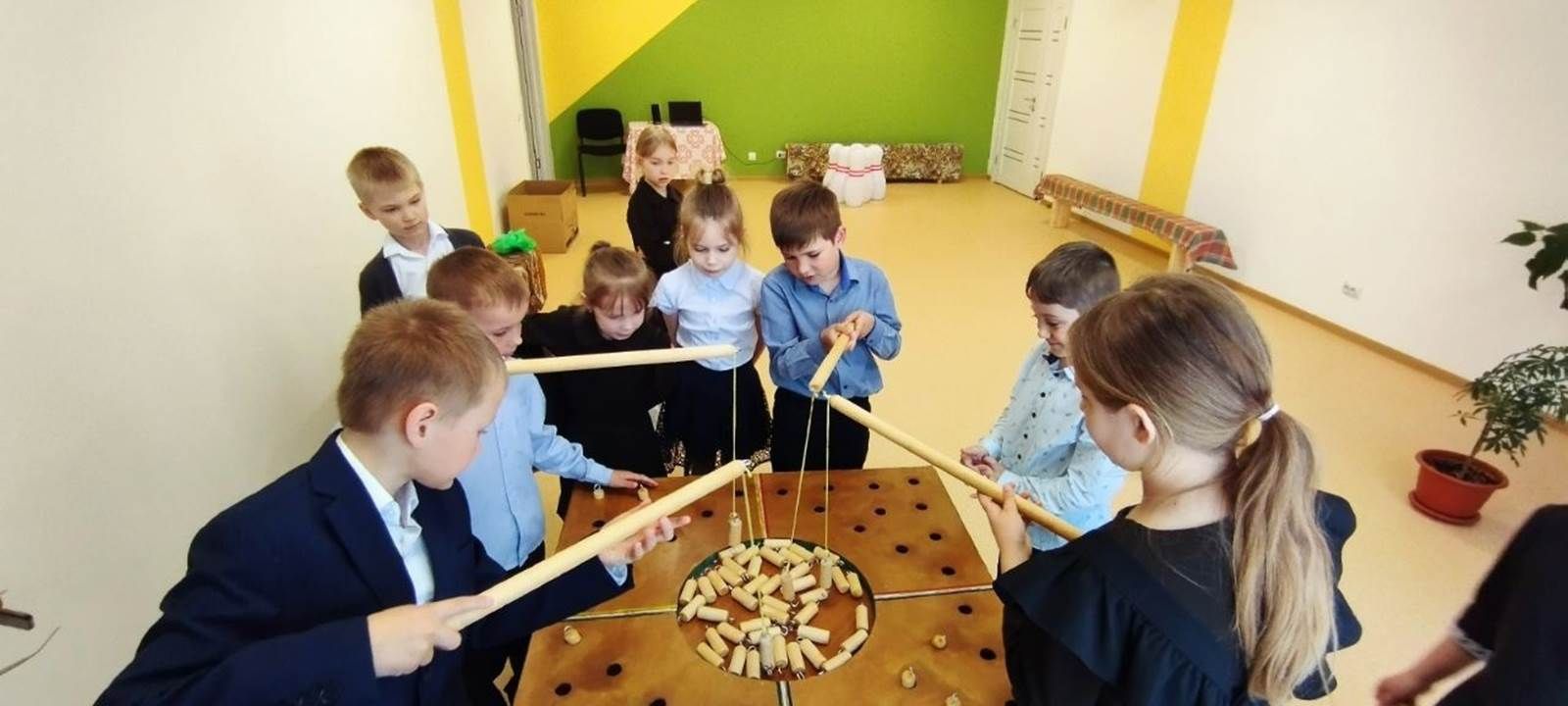 Яшь тикшеренүчеләр Орел мәдәният йортында туган якта экскурсиядә