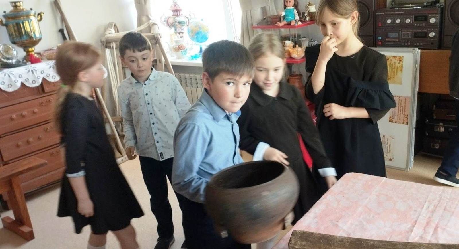 Яшь тикшеренүчеләр Орел мәдәният йортында туган якта экскурсиядә