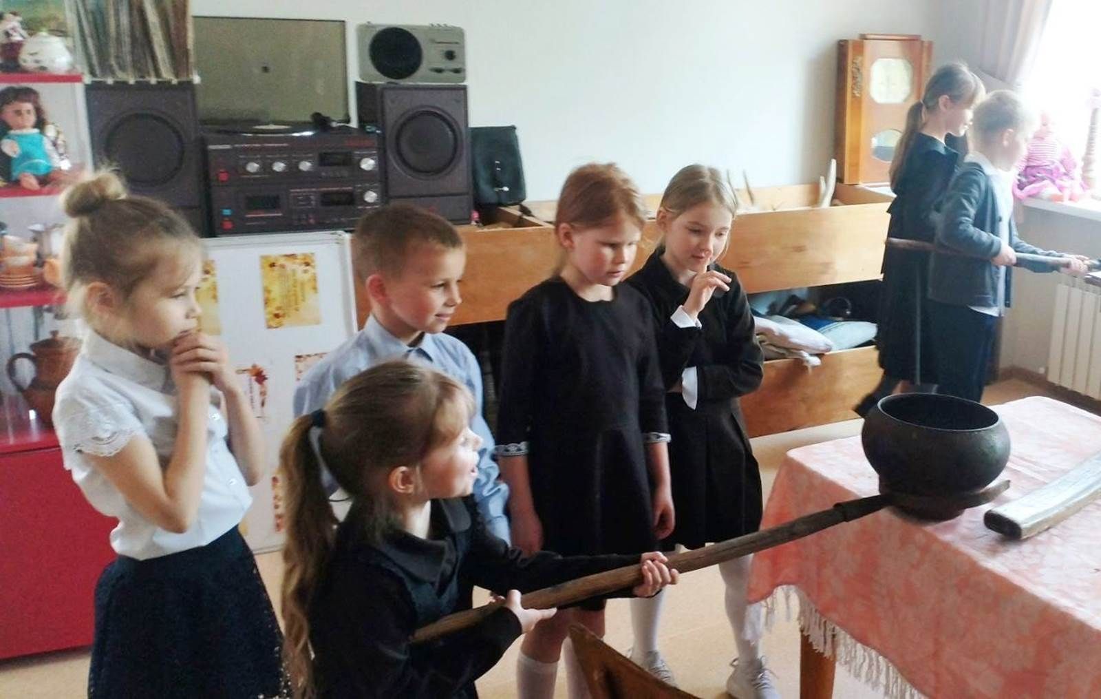 Яшь тикшеренүчеләр Орел мәдәният йортында туган якта экскурсиядә