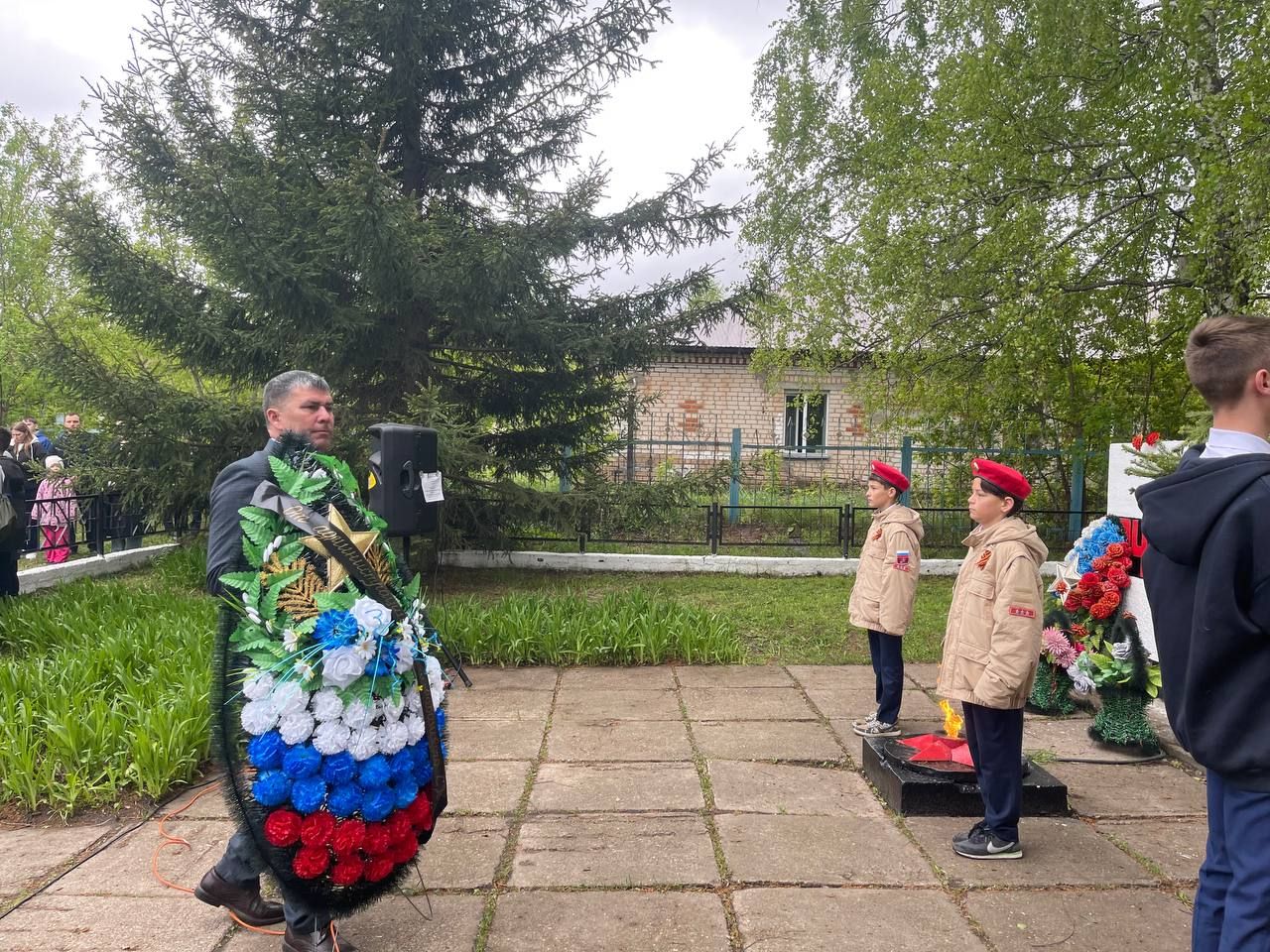 80 лет Победы: Большекабанское поселение чтит героев