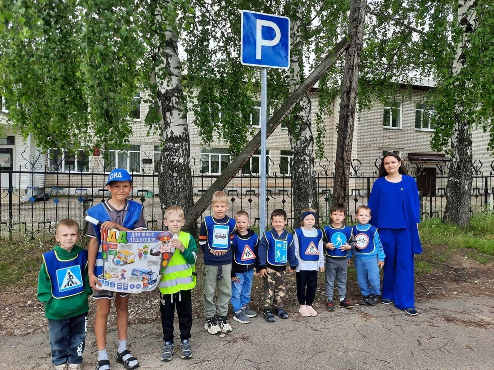 «Подорожники» һәм китапханә балаларны юл йөрү кагыйдәләренә өйрәтә