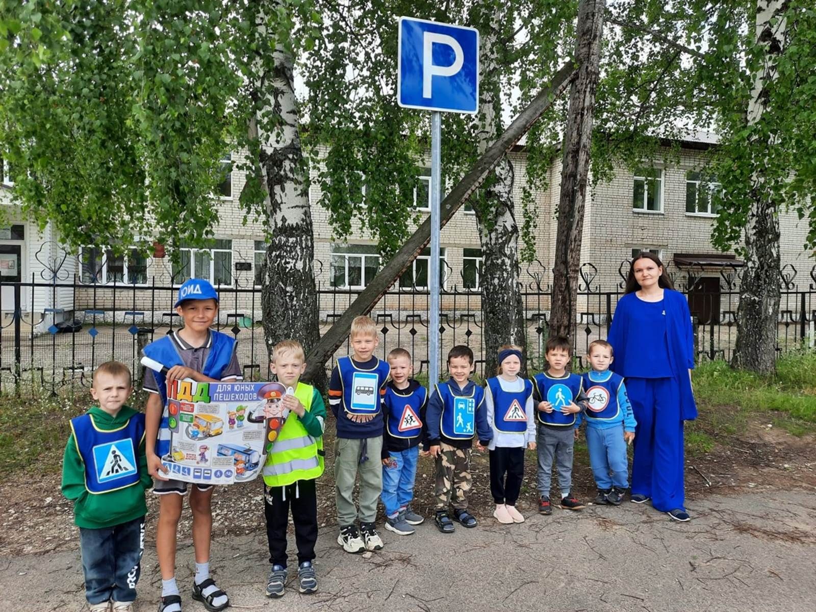 «Подорожники» һәм китапханә балаларны юл йөрү кагыйдәләренә өйрәтә