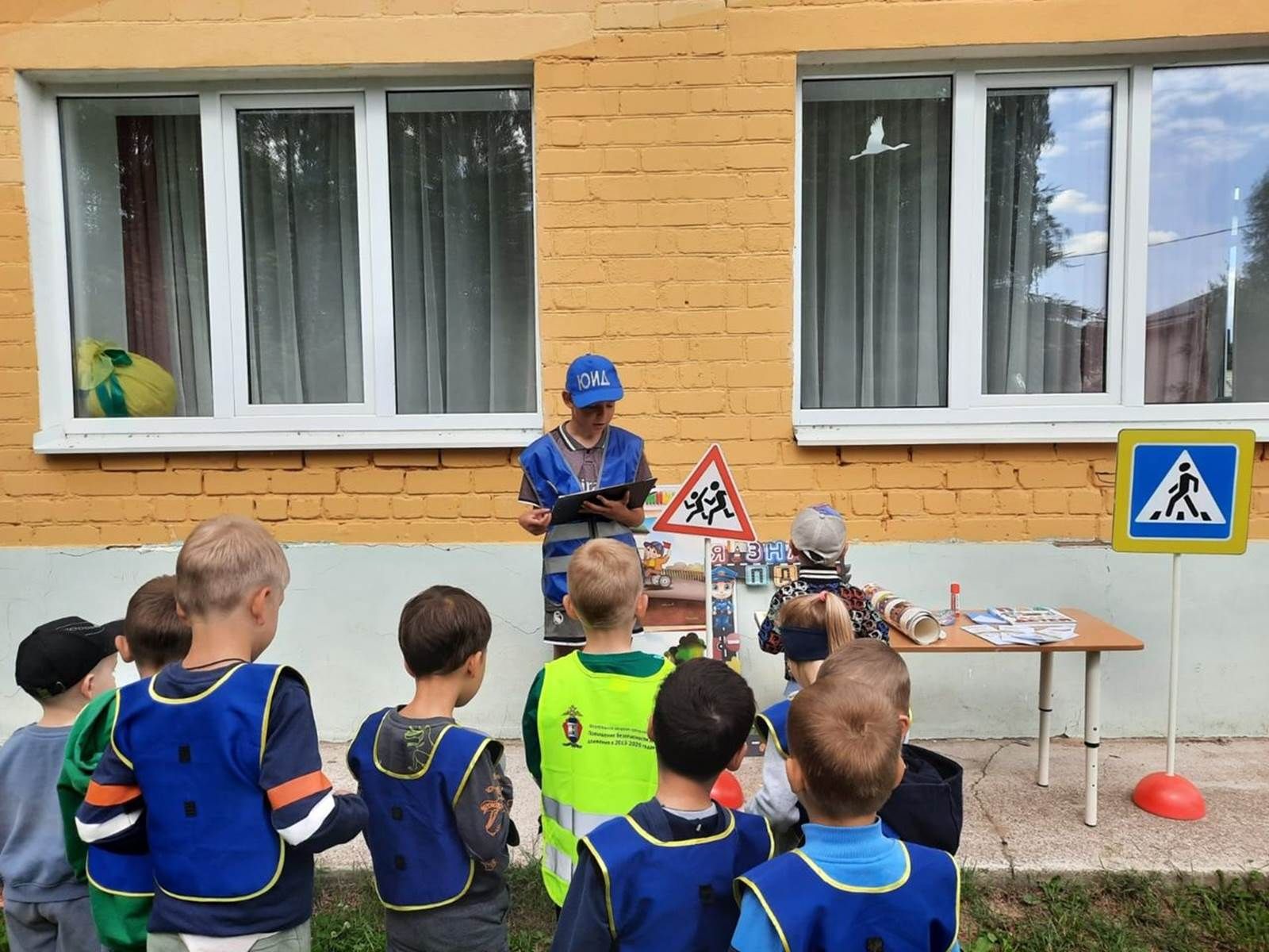 «Подорожники» һәм китапханә балаларны юл йөрү кагыйдәләренә өйрәтә