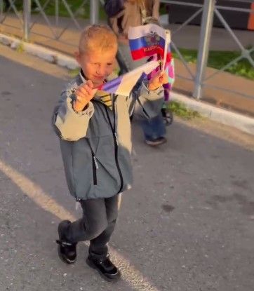 В ЖК «Южный парк» поселка Усады триколором окрасили небо