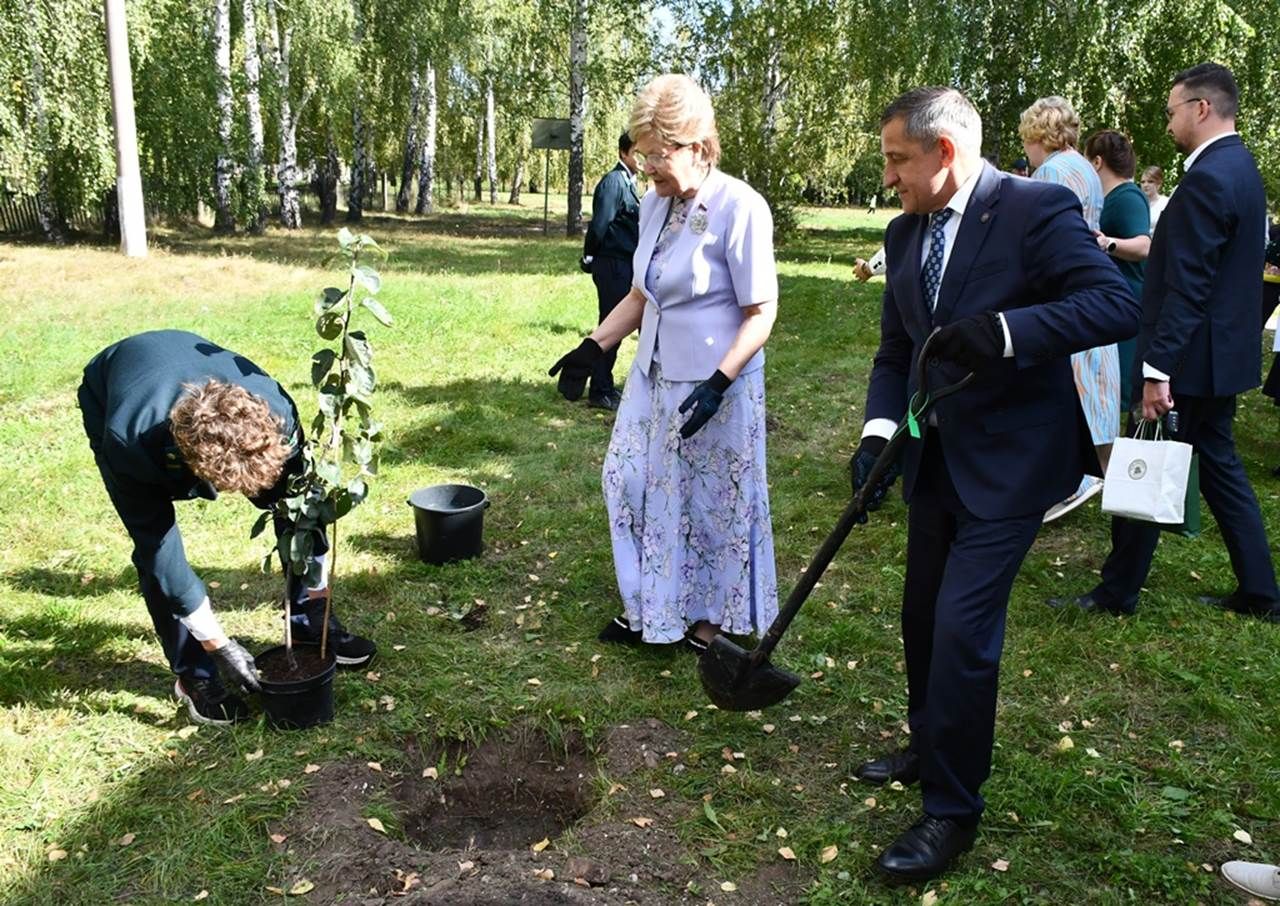 Никольский гимназиясе Лев Толстой исемен алды