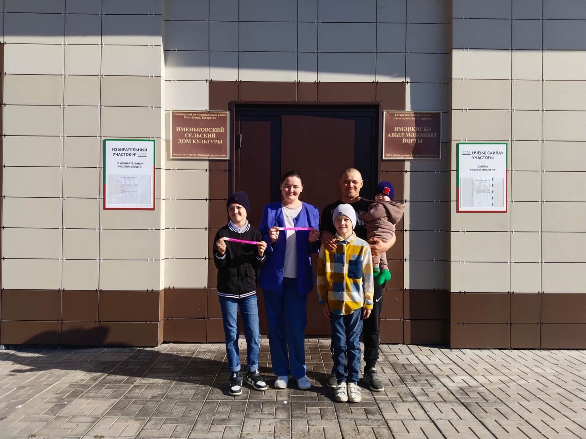 Сәхнәдә дә бердәм чыгыш ясыйлар,  сайлауларга да бердәм килгәннәр