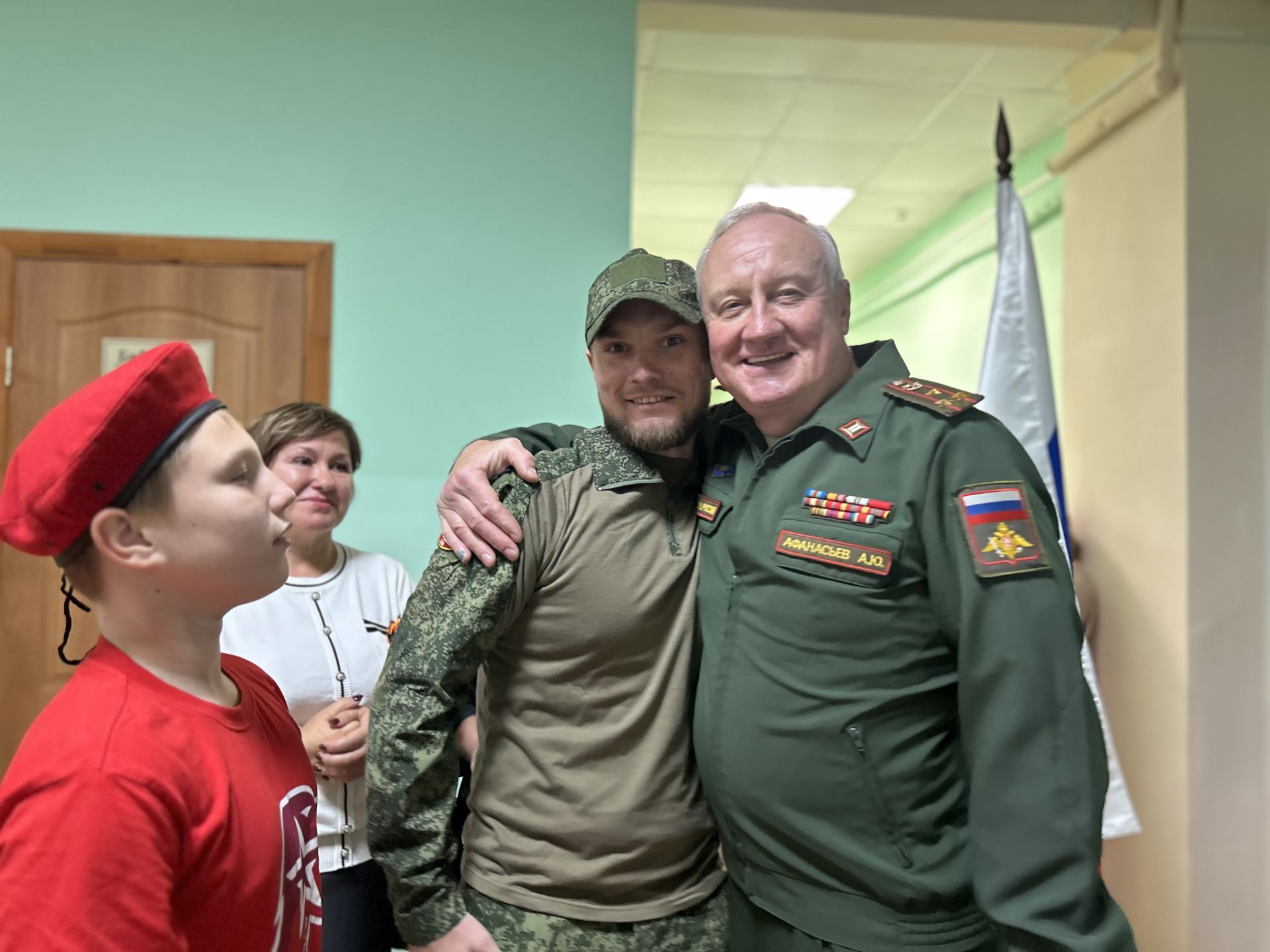 В Лаишевской школе №3 торжественно открыли экспозицию «Наши выпускники — участники СВО»
