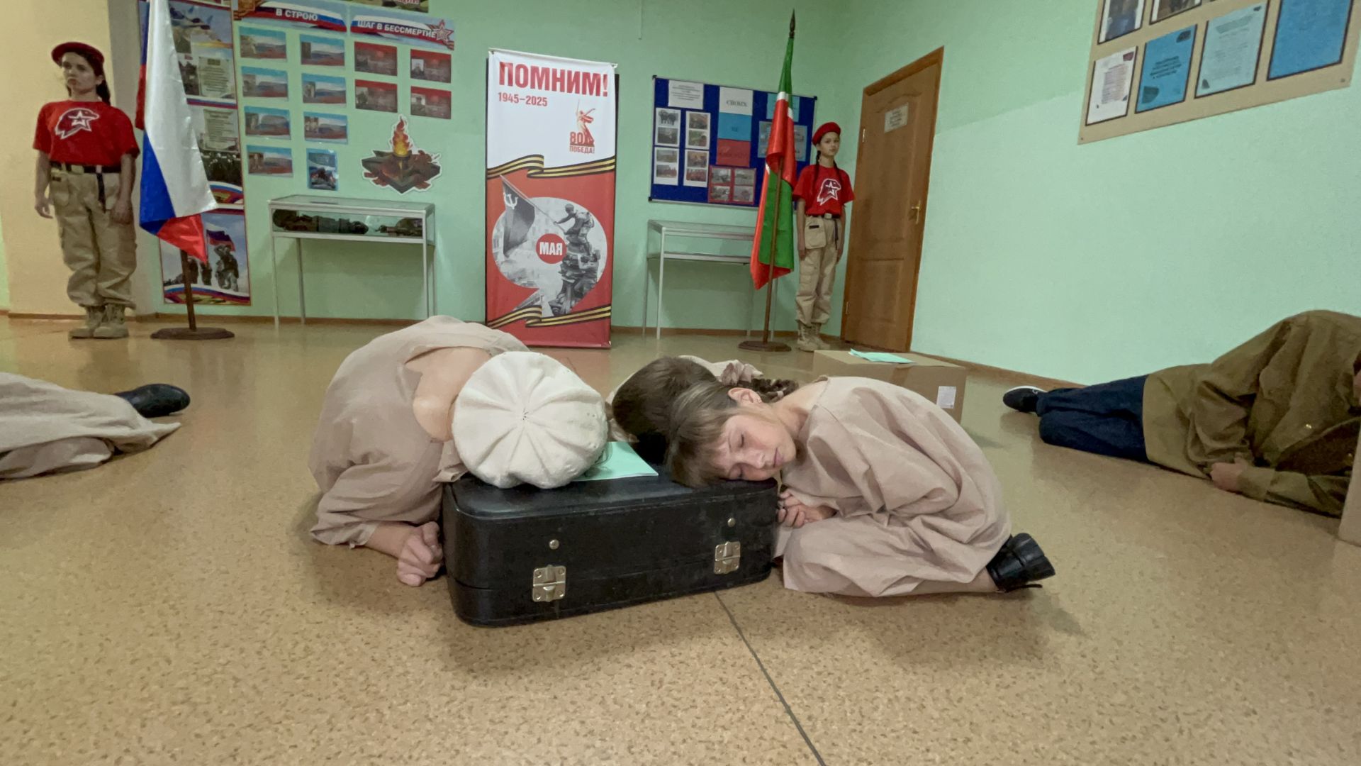 В Лаишевской школе №3 торжественно открыли экспозицию «Наши выпускники — участники СВО»