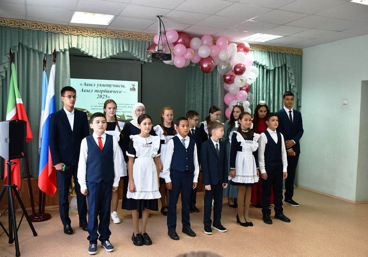 Имәнкискә мәктәбендә «Авыл укытучысы. Авыл тәрбиячесе» дигән темага конкурс үтте