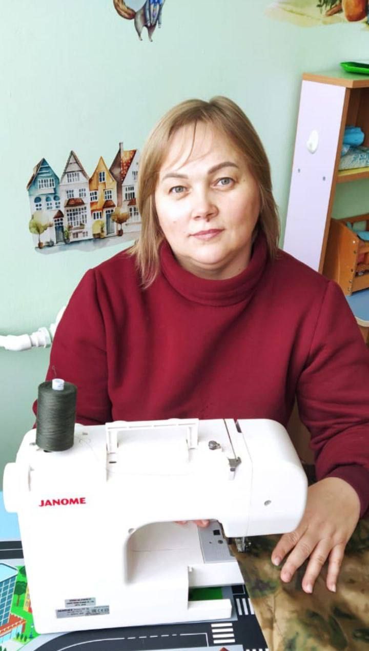 «С заботой о наших защитниках»: сотрудники Нармонского детского сада помогают бойцам СВО