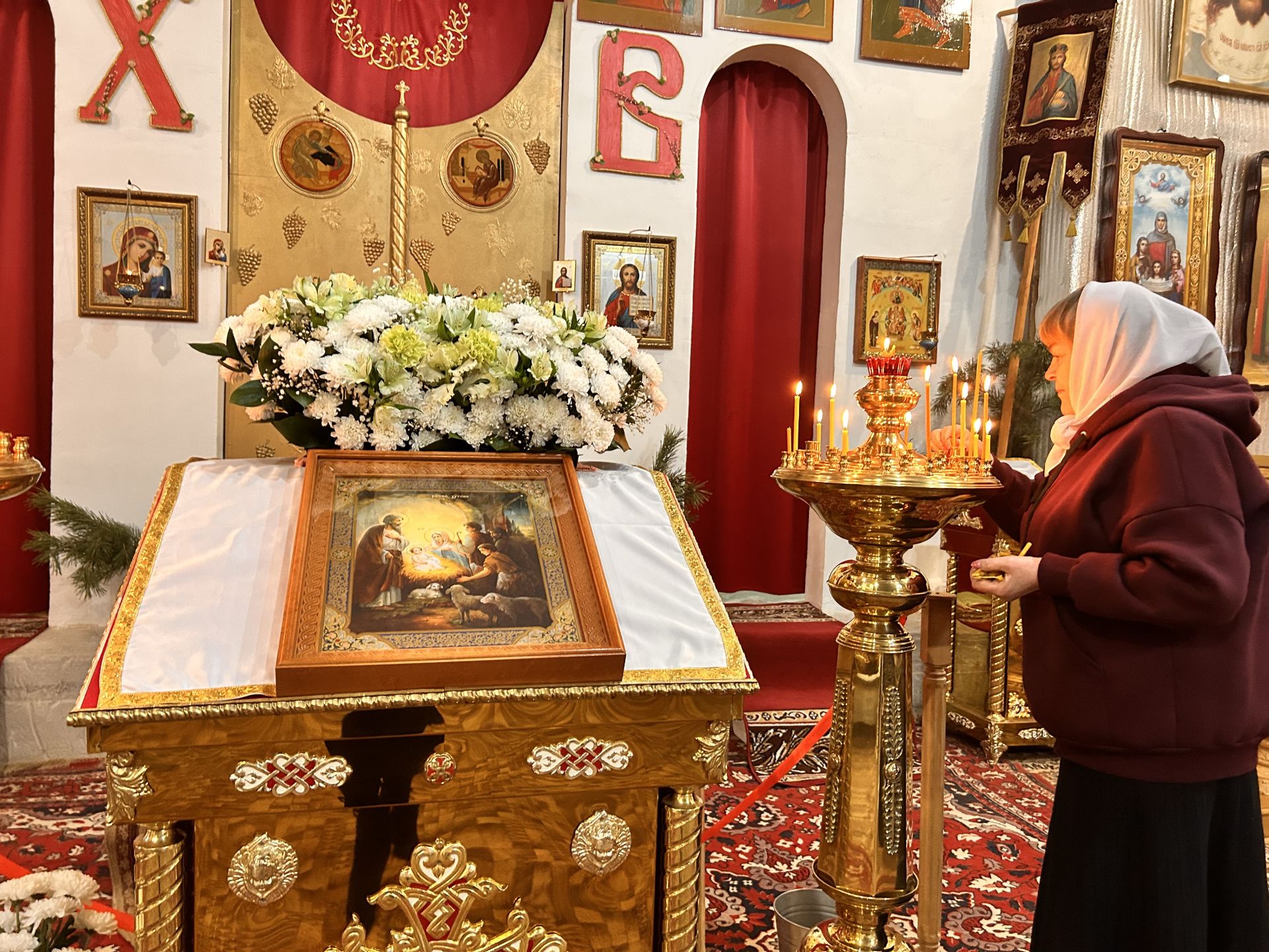Лаишевские храмы встретили Рождество Христово торжественными богослужениями