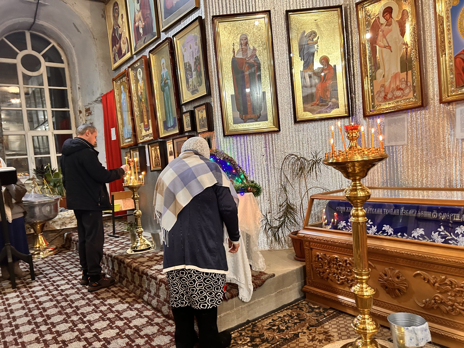 Лаишевские храмы встретили Рождество Христово торжественными богослужениями