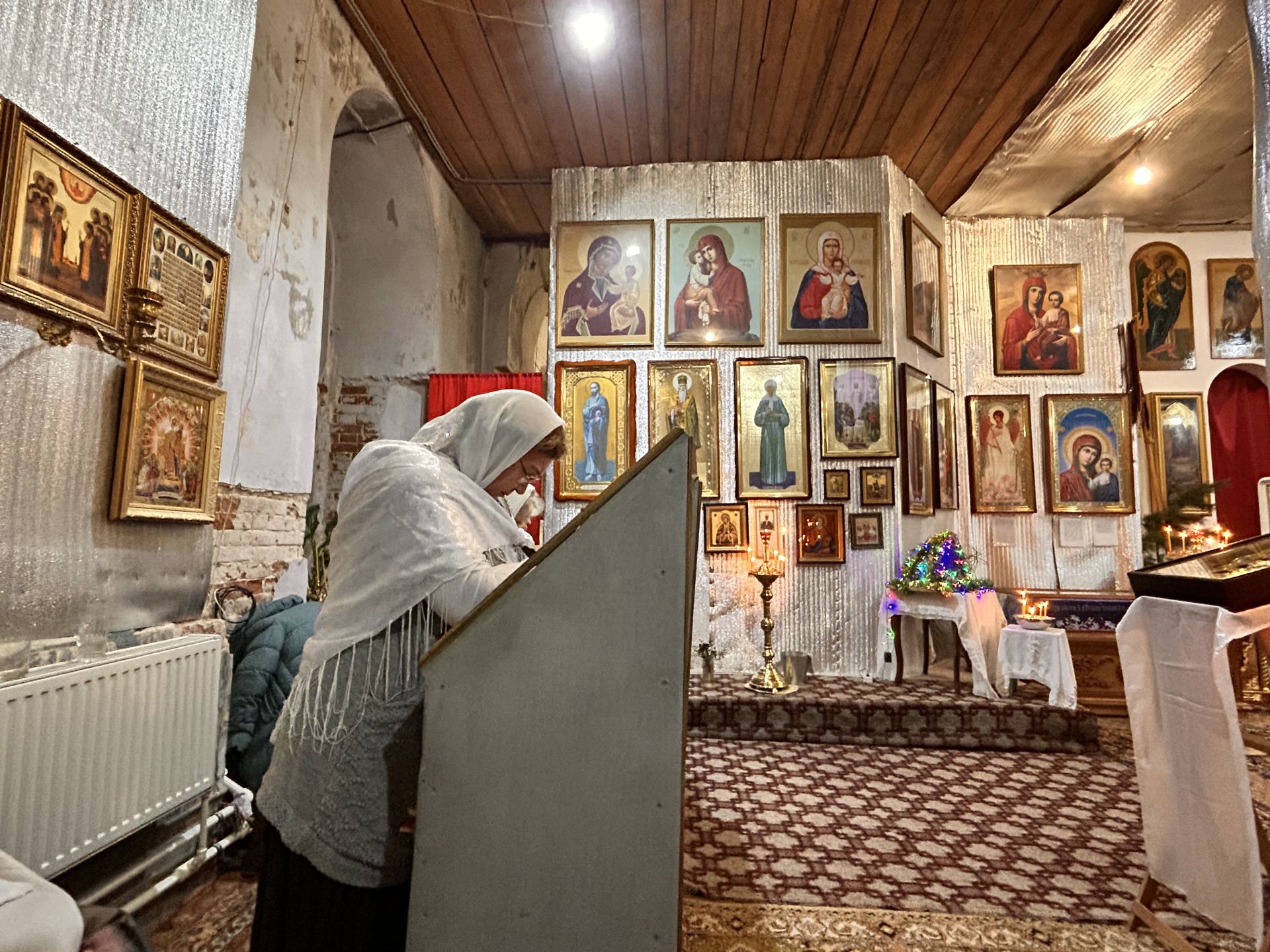 Лаишевские храмы встретили Рождество Христово торжественными богослужениями