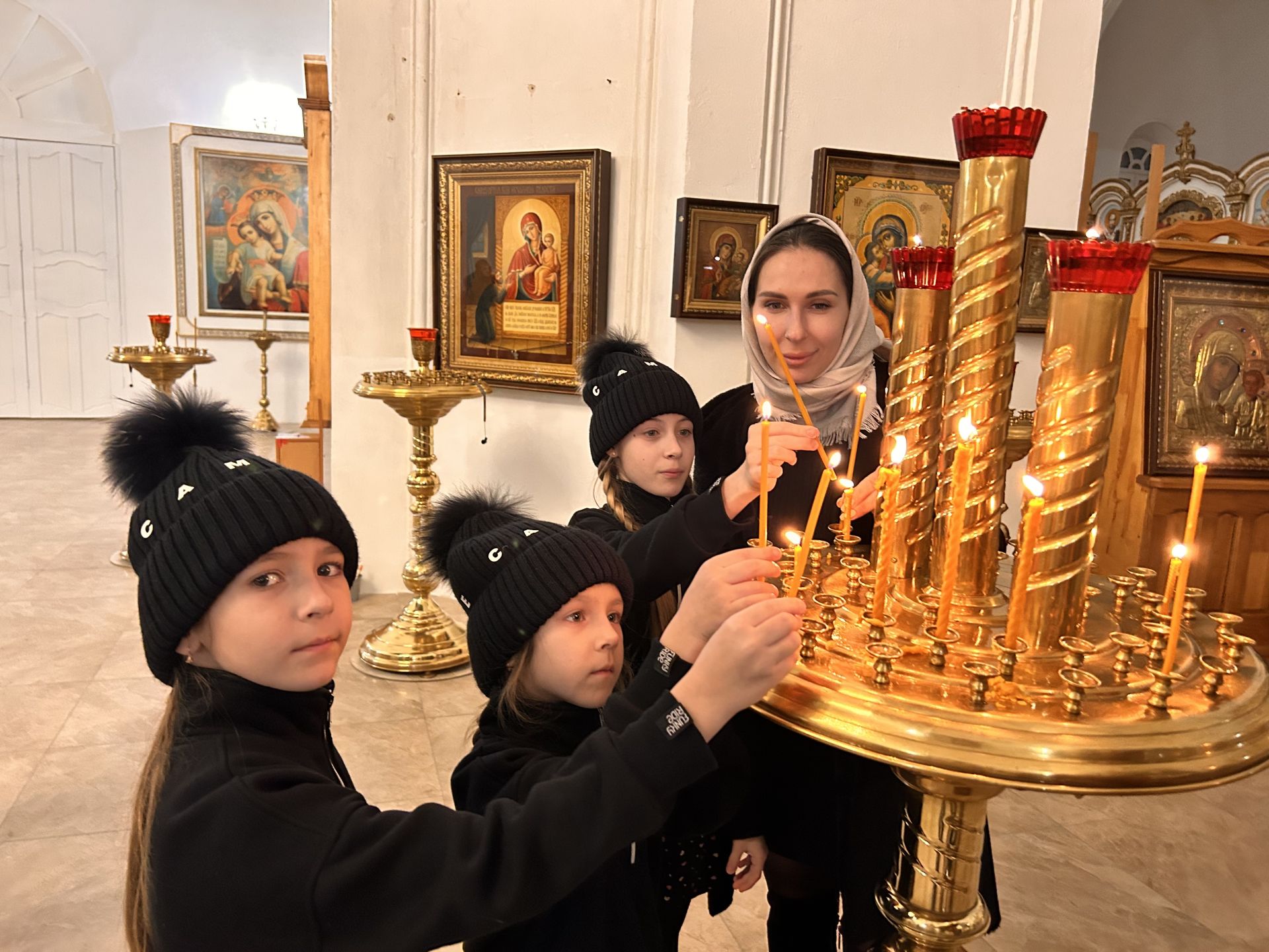 Лаишевские храмы встретили Рождество Христово торжественными богослужениями
