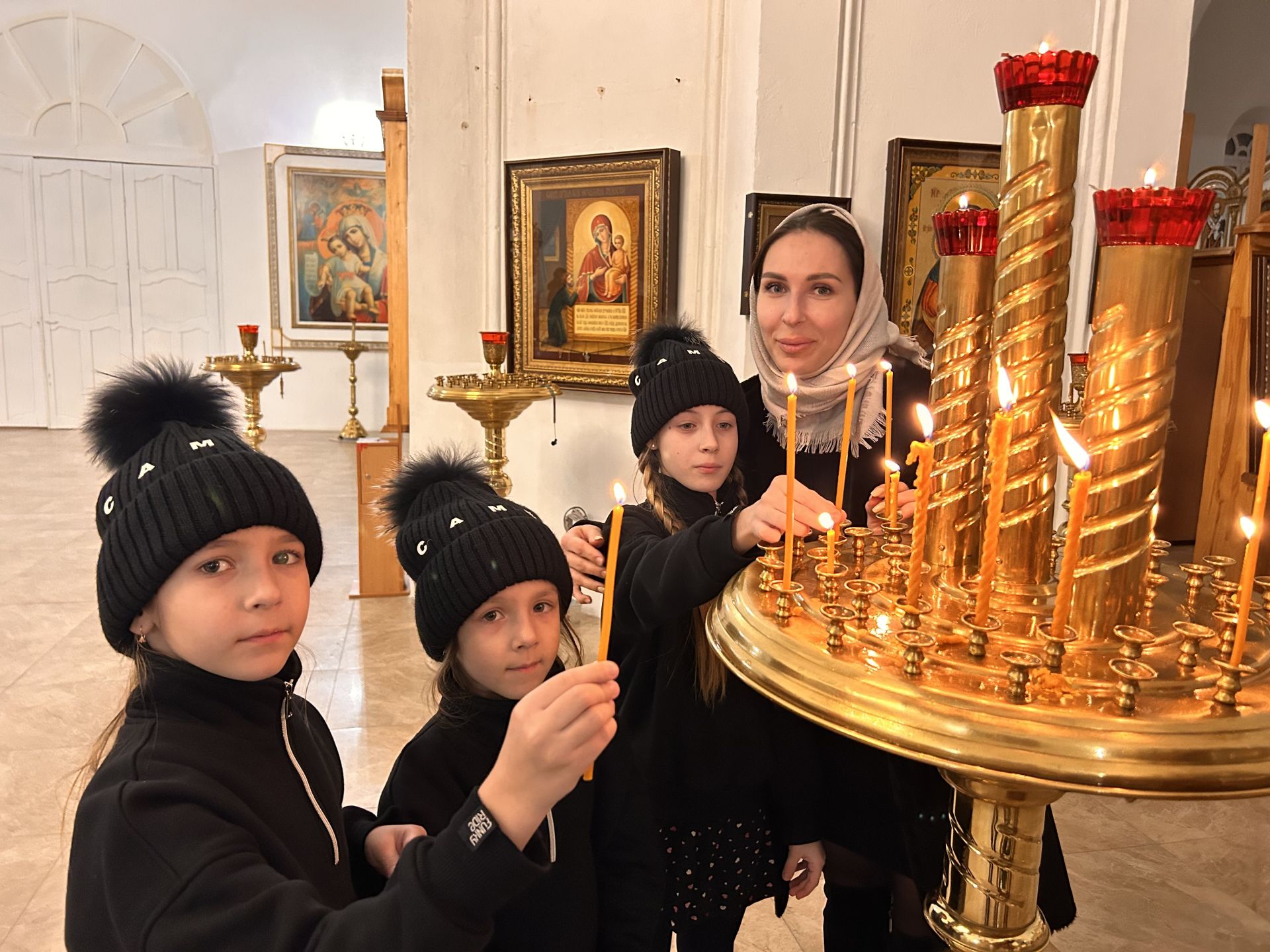 Лаишевские храмы встретили Рождество Христово торжественными богослужениями