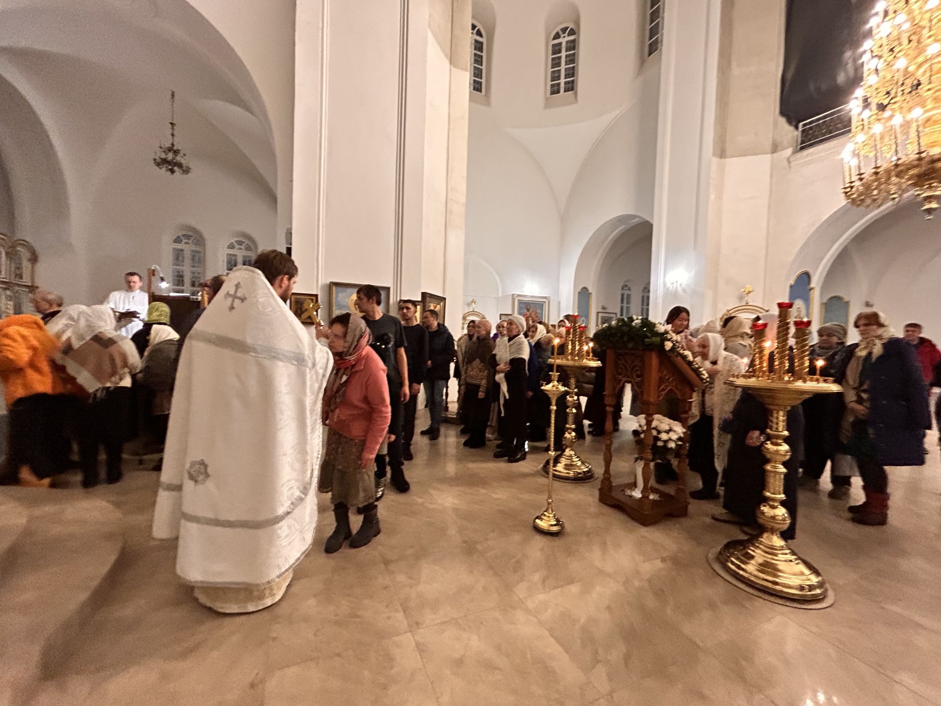 Лаишевские храмы встретили Рождество Христово торжественными богослужениями