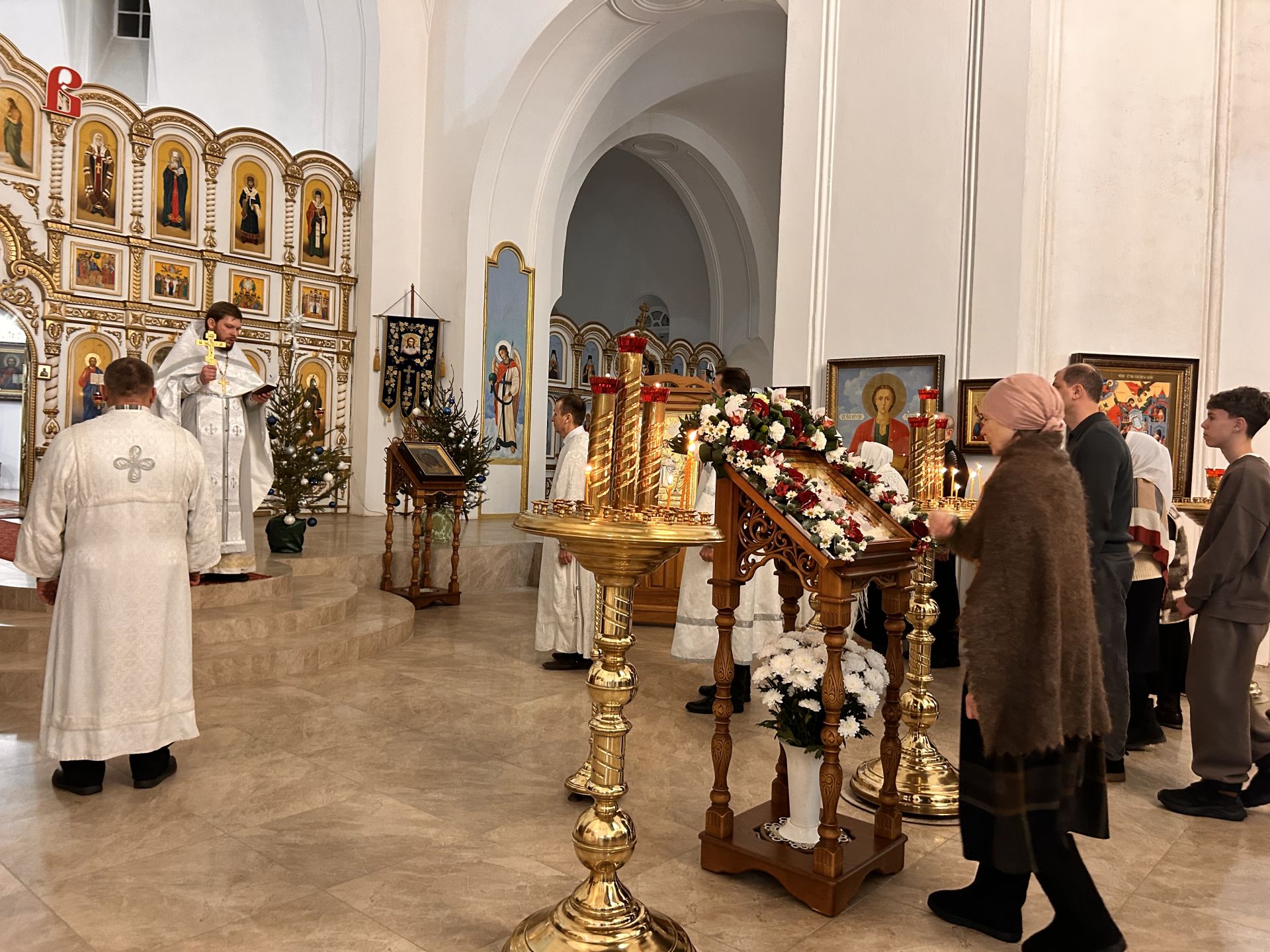 Лаишевские храмы встретили Рождество Христово торжественными богослужениями