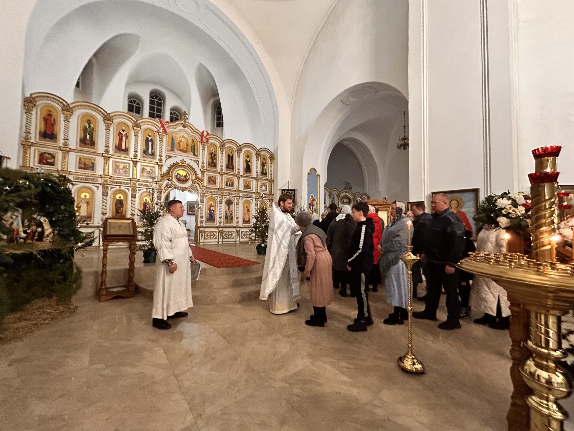 Лаишевские храмы встретили Рождество Христово торжественными богослужениями