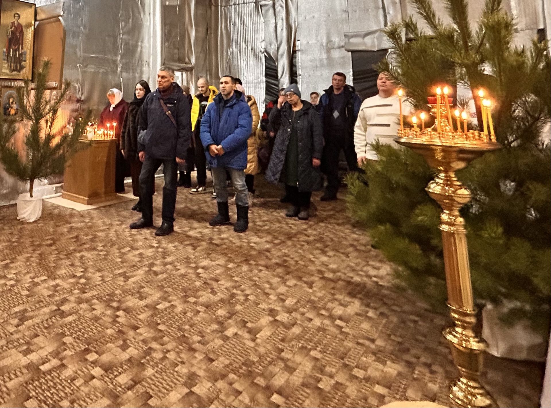 Лаишевские храмы встретили Рождество Христово торжественными богослужениями