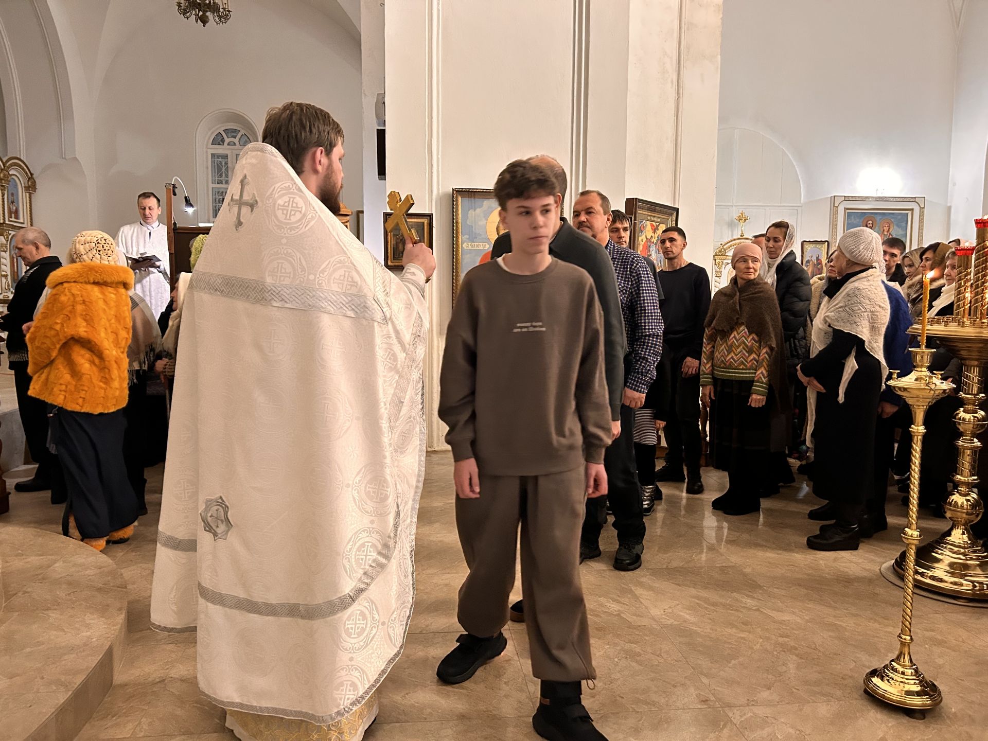 Лаишевские храмы встретили Рождество Христово торжественными богослужениями