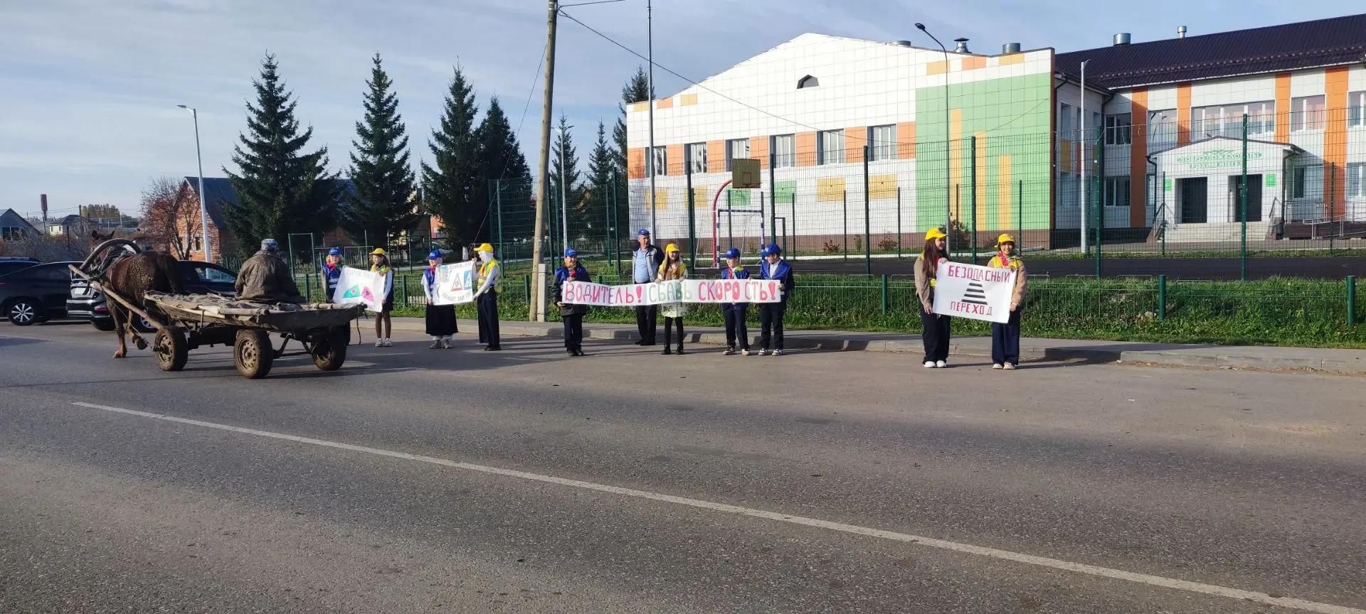 Юные инспекторы движения напомнили водителям о скоростном режиме