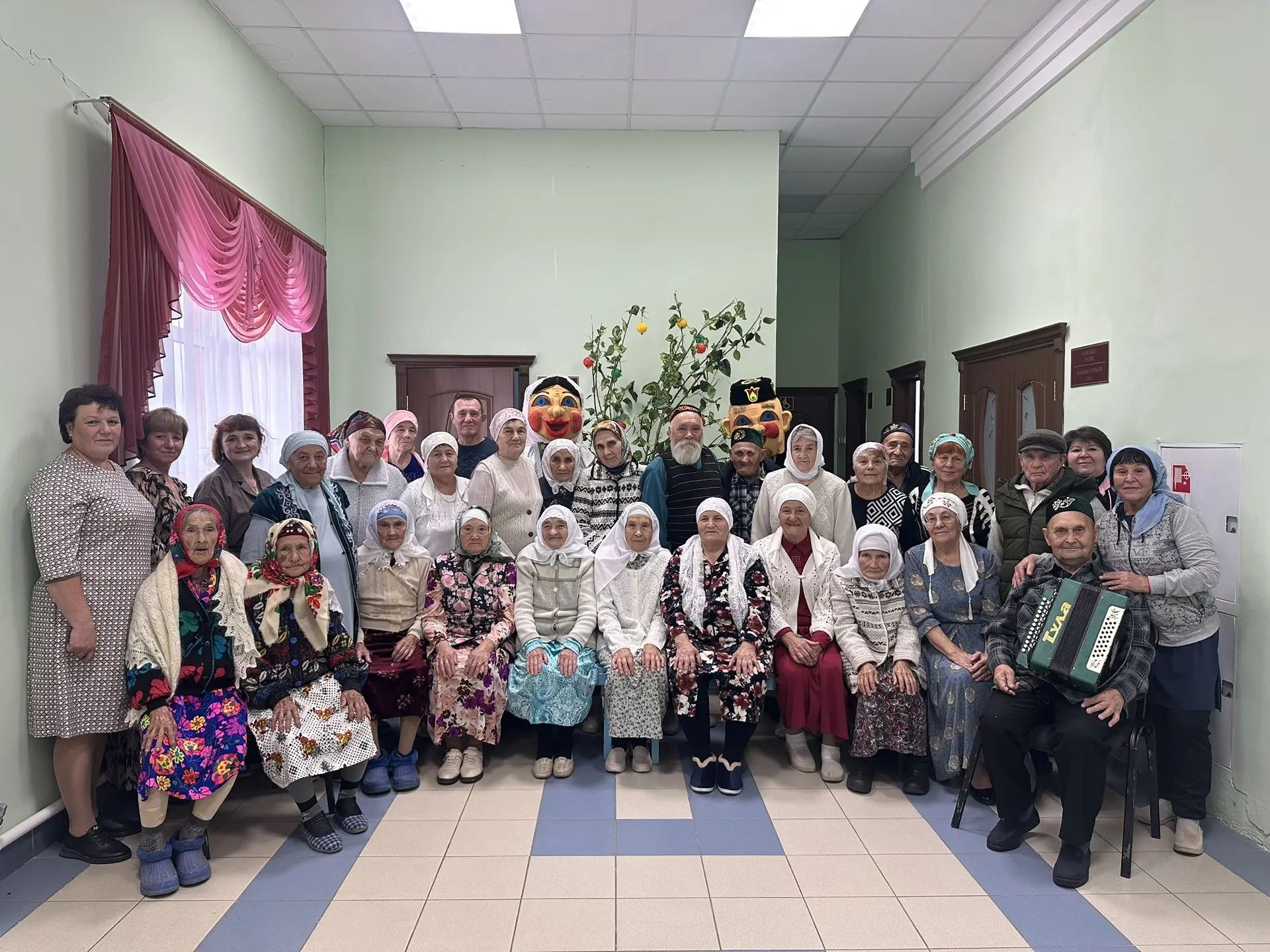 Күңелләрегездән иминлек, өйләрегездән бәрәкәт аерылмасын, һәр туар таңыгыз бары тик куанычлар гына алып килсен!