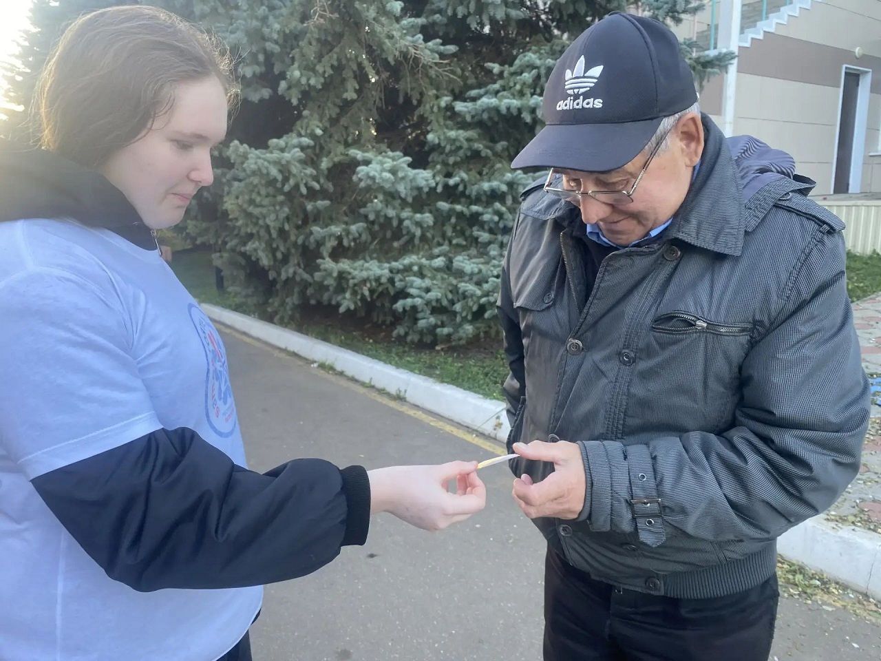 «Самостоятельные дети» Лаишевского района подарили односельчанам улыбки