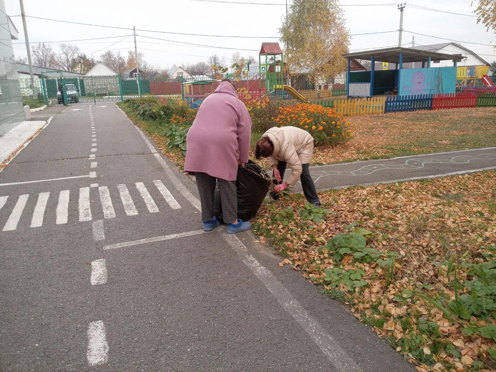 Жители Лаишева вышли на общегородской субботник