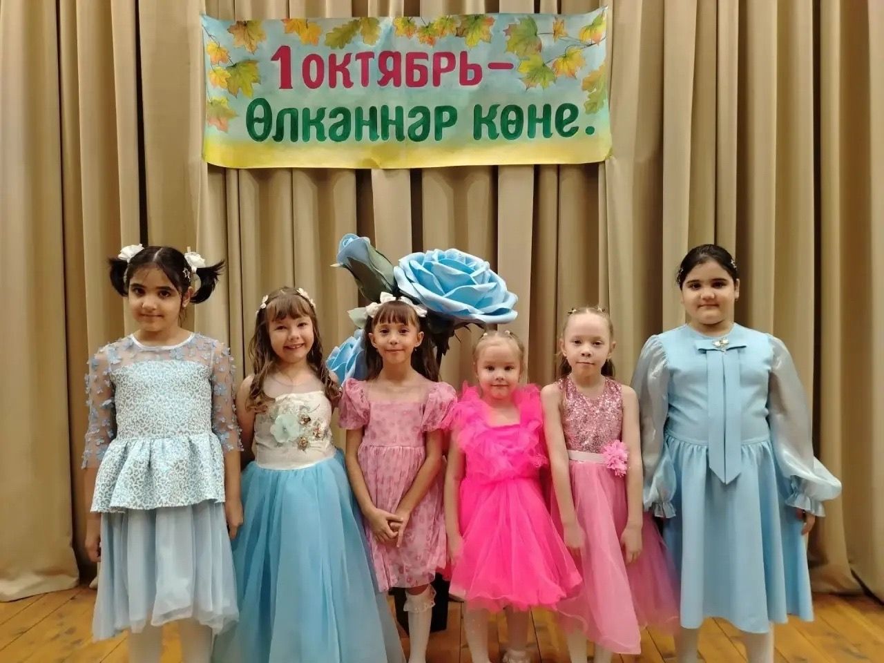 В честь Дня пожилых людей в Кирбях организовали чаепитие и концерт
