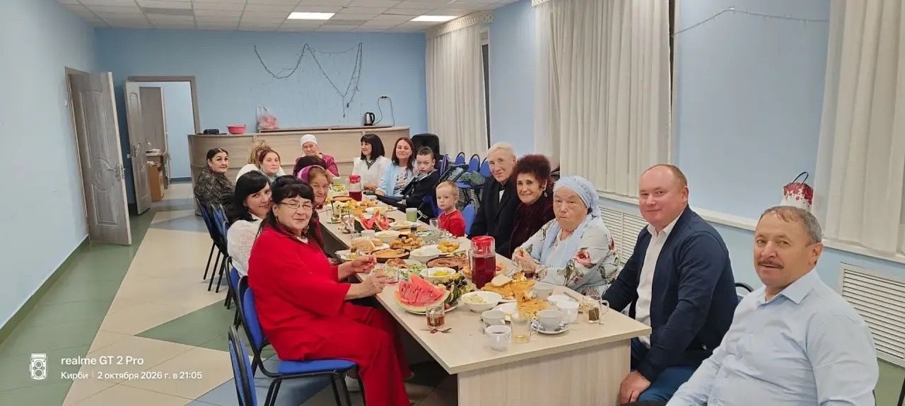 В честь Дня пожилых людей в Кирбях организовали чаепитие и концерт