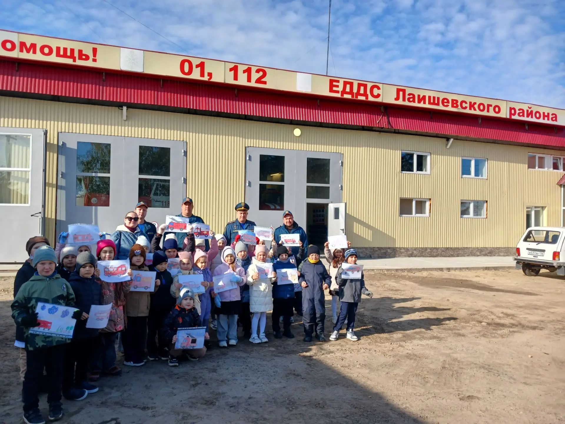 От теории к практике: юные краеведы примерили каски огнеборцев