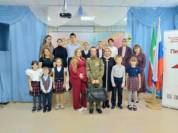 Махсус хәрби операциядә катнашучы Лаеш районындагы туган мәктәбенә килергә вакыт тапкан