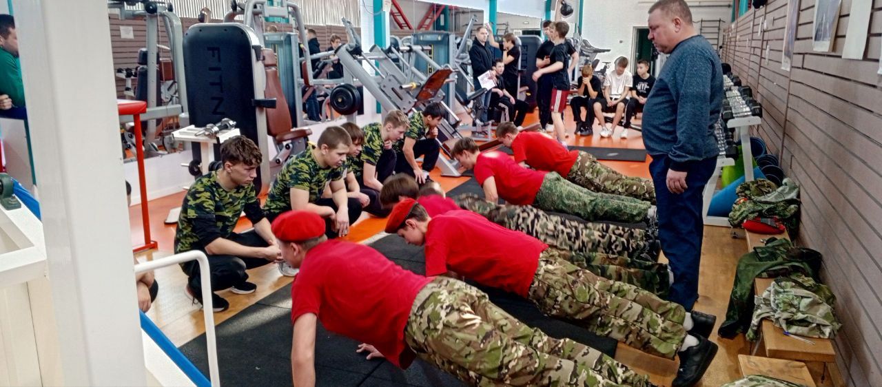 Оружие, гиря, плащ-палатка — в Усадах прошла военно-спортивная игра