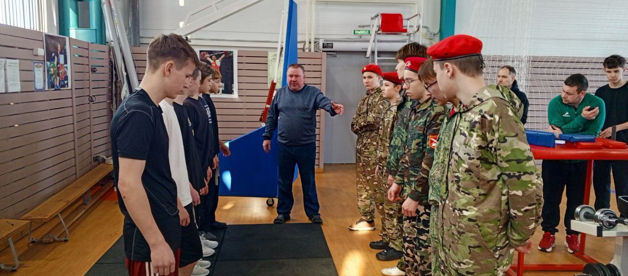 Оружие, гиря, плащ-палатка — в Усадах прошла военно-спортивная игра