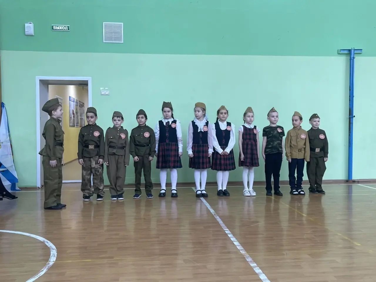 Смотр строя и песни в Среднем Девятово: патриотизм и единство школьников