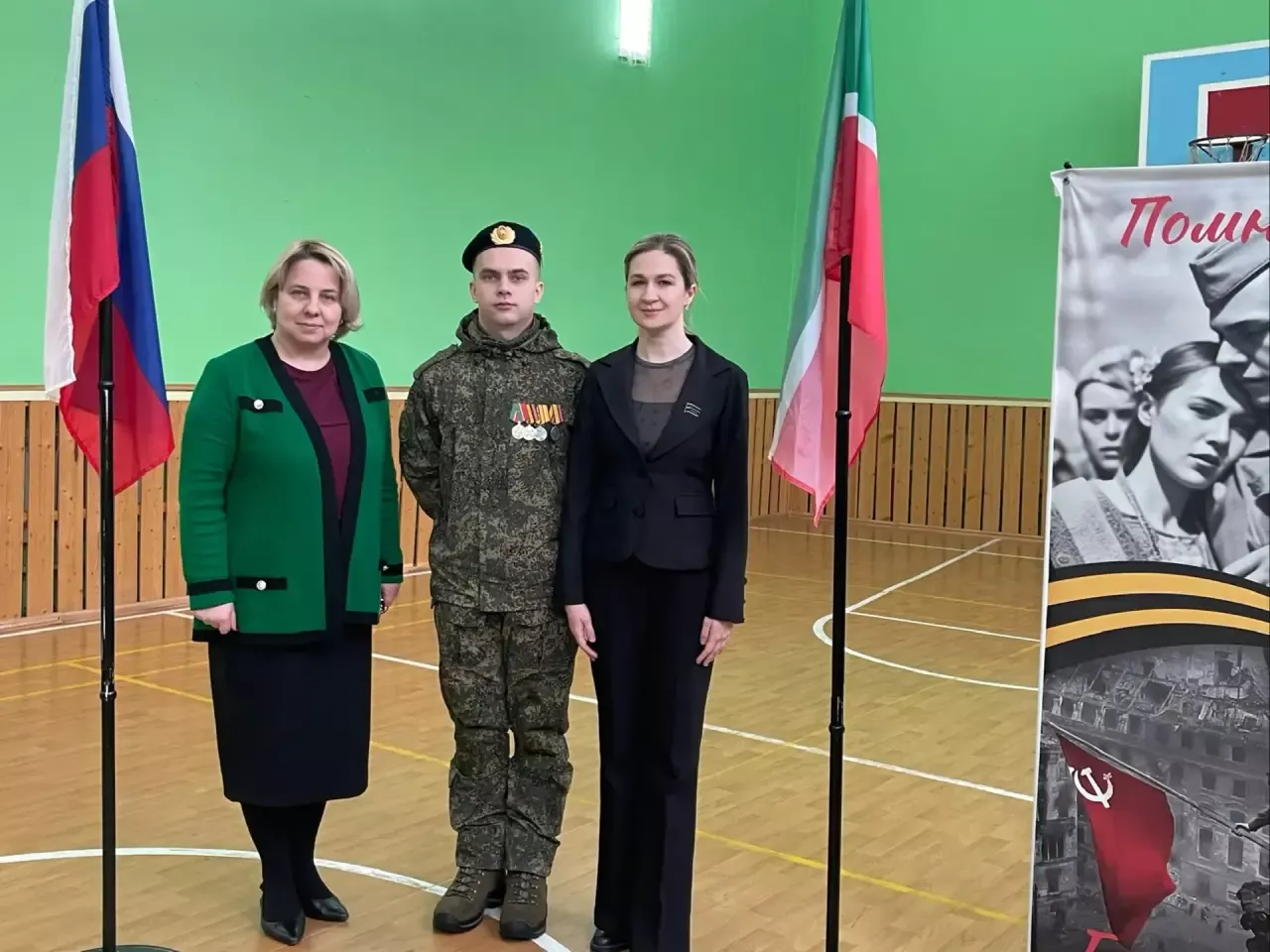 Смотр строя и песни в Среднем Девятово: патриотизм и единство школьников