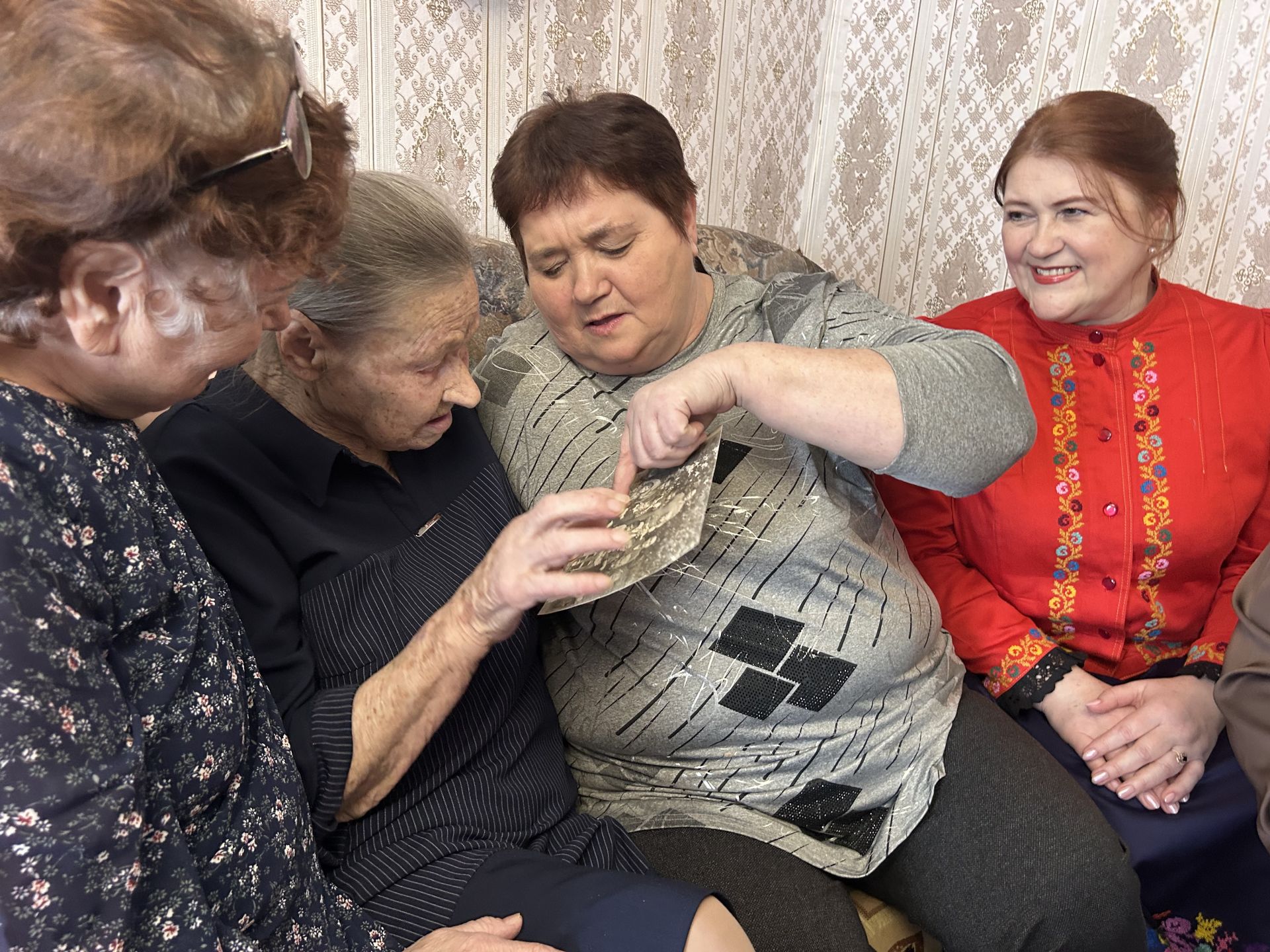 В Дятлово чествуют столетнюю труженицу тыла Марию Сафронову
