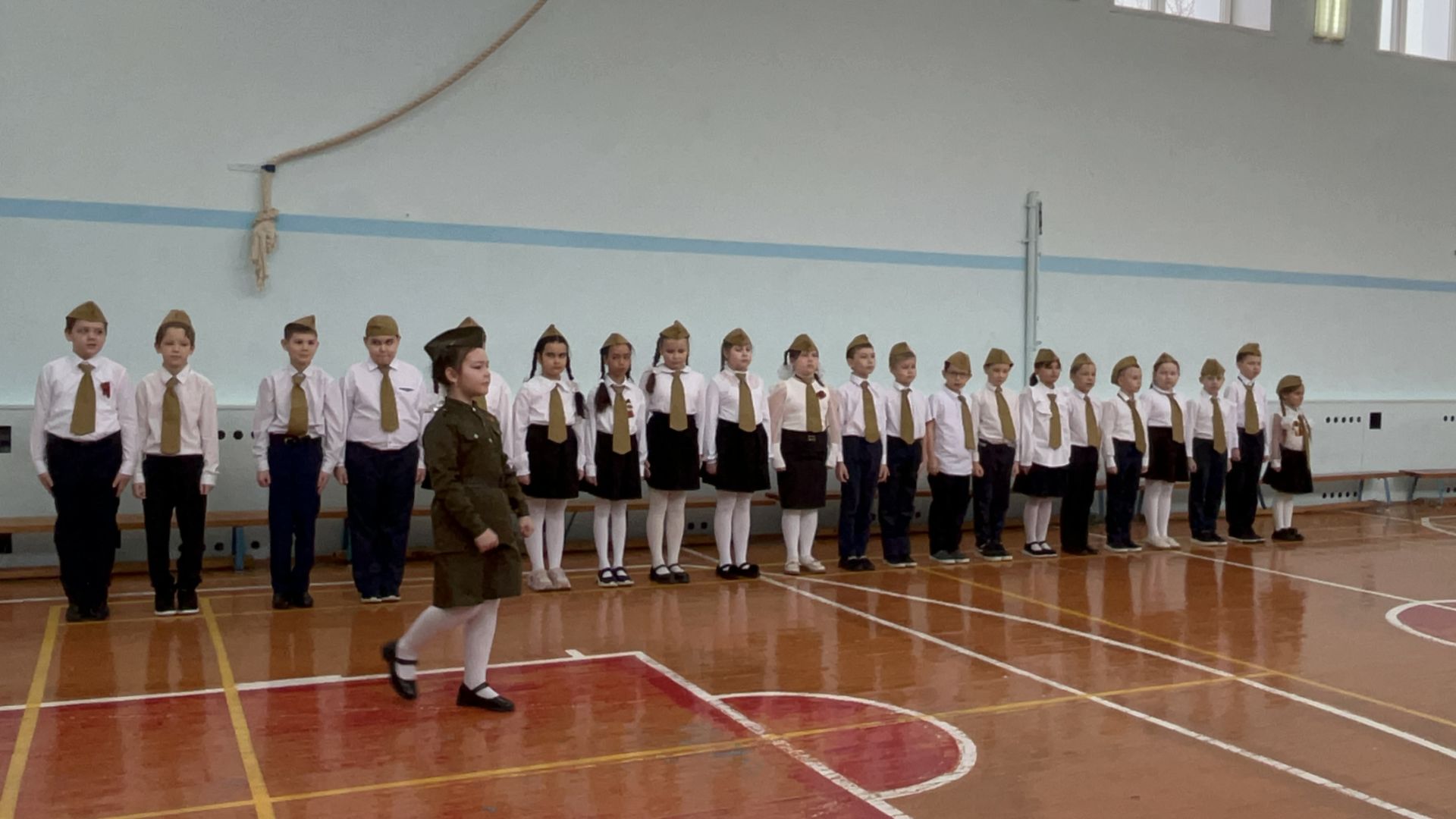 «Смотр строя и песни» в Лаишевской гимназии №1: дисциплина и патриотизм в унисон