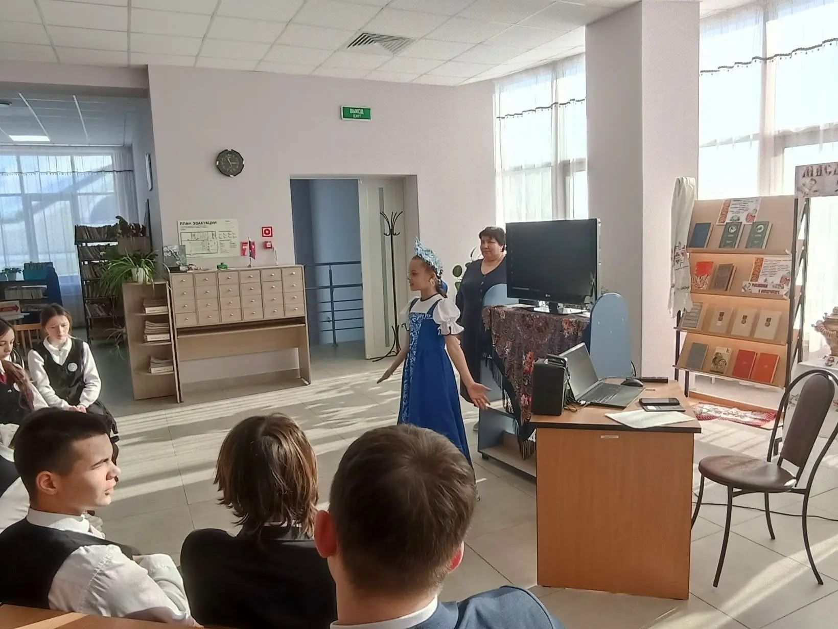Столбищенская библиотека для юных читателей провела творческую встречу «Русская песня — душа России»