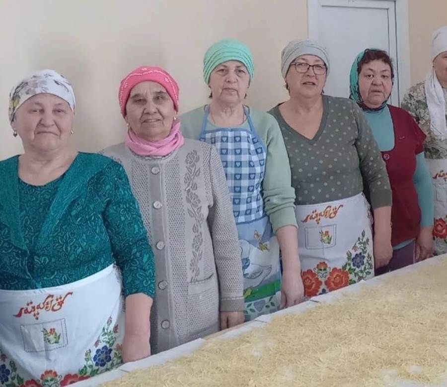 Татар Янтыгыннан җылылык: Ватанны саклаучылар өчен кулда киселгән токмач