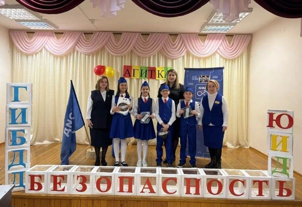 Пәрәү мәктәбендә ЮИД конкурсы: иң яхшы агитбригадалар аталды