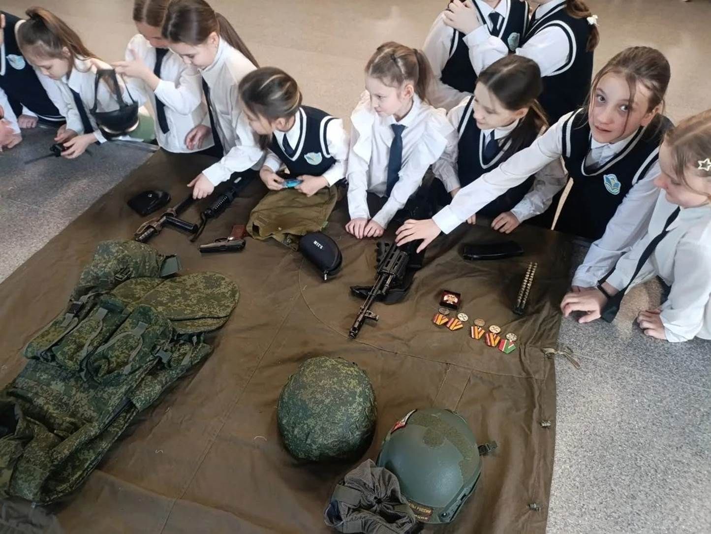 Лаеш районы укучылары хәрби полицейскийлар белән таныштылар