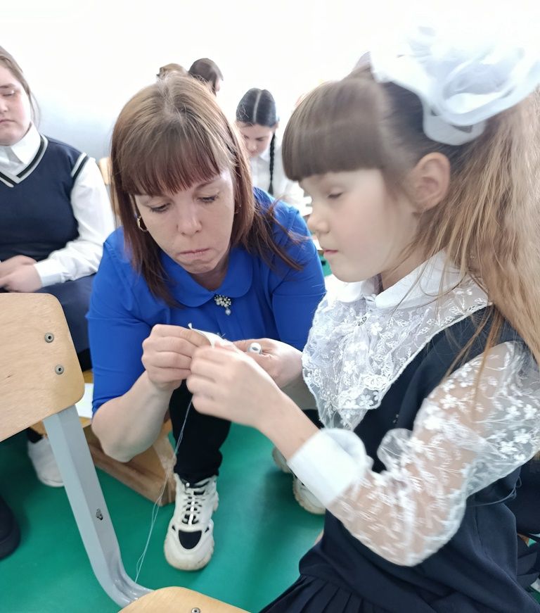 Весёлые старты и концерт: как в Ташкирменской школе отметили 8 Марта