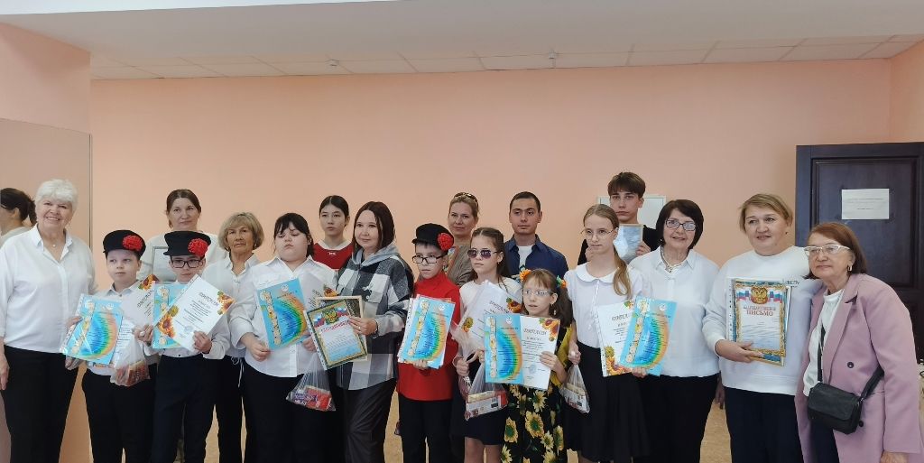 Инженеры-лицеисты и фольклорный ансамбль объединили Пасху и День космонавтики в Лаишево